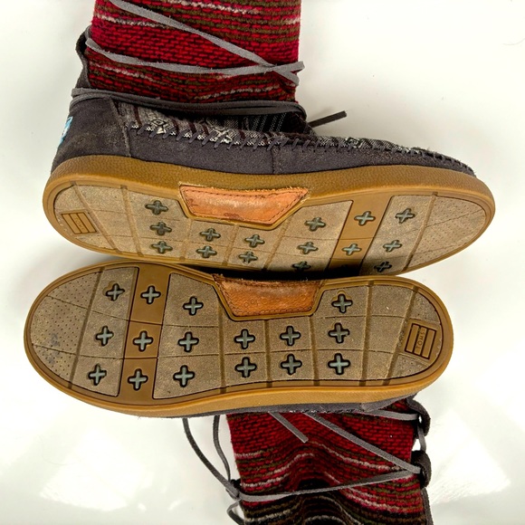 TOMS Boots Womens 7  Multicolor Leather Faux Fur Pull On Casual Excellent Cond. - Picture 9 of 11